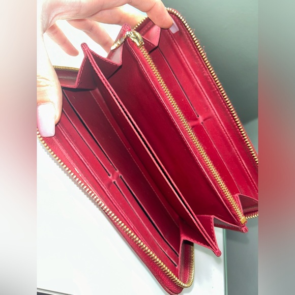 Louis Vuitton Red Vernis Zippy Wallet CA 4111 - Picture 3 of 12